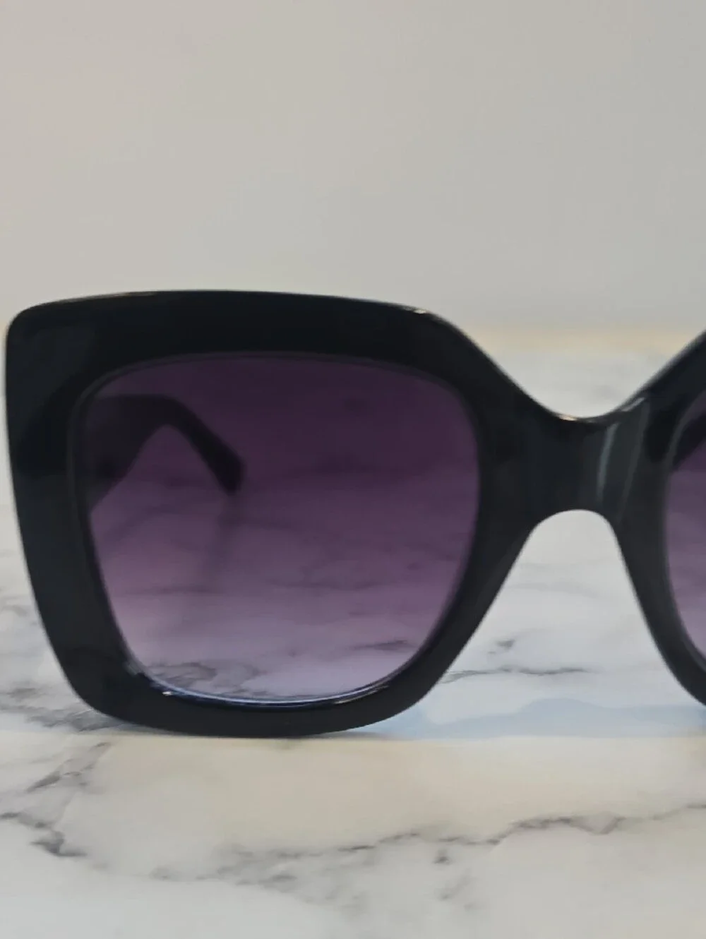 Gucci Black Square Sunglasses with Gold GG Emblem and Gradient Lenses